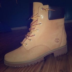 Timberland Shoes - Timberland - Women’s 8.5 - only worn twice! Timberland Shoes - Timberland - Women’s 8.5 - only worn twice!
